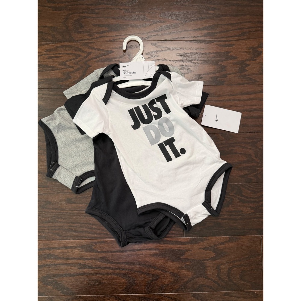 Nike Infant Boys 3 Pack Bodysuits 18M Just Do It Swoosh Black Grey 66E779-042